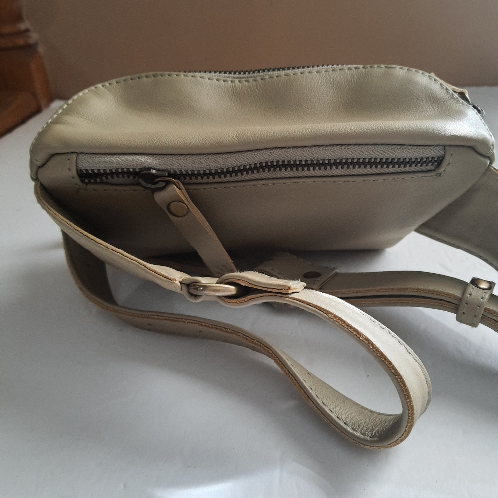 MANDRN Remy Belt Bag - Picture 2 of 6